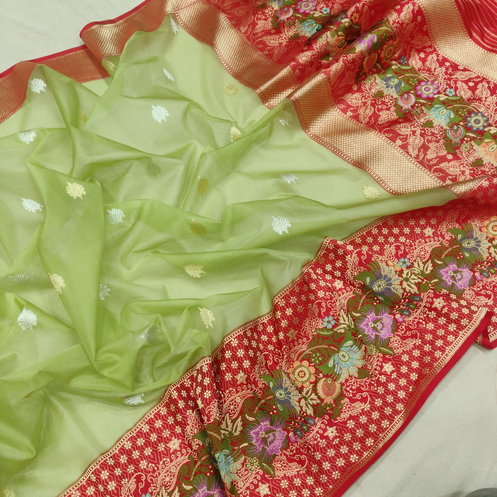 Nilima handwoven kadwa kora saree - Saffronfashionindia