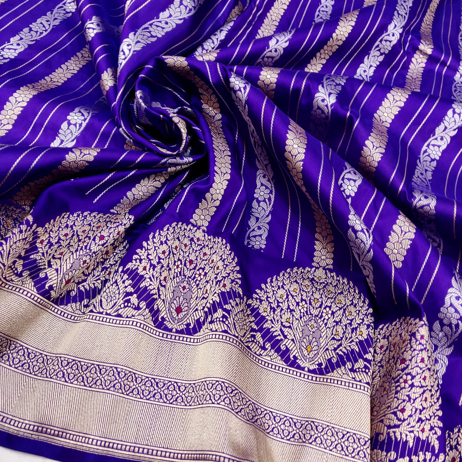 Gehnav Katan handwoven zari saree - Saffronfashionindia