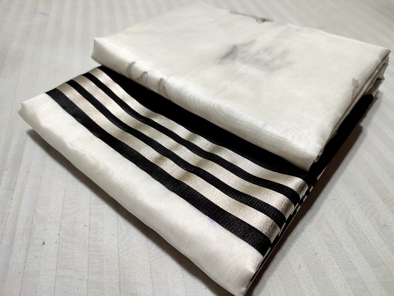 Ruchin Chanderi pattu silk saree - Saffronfashionindia