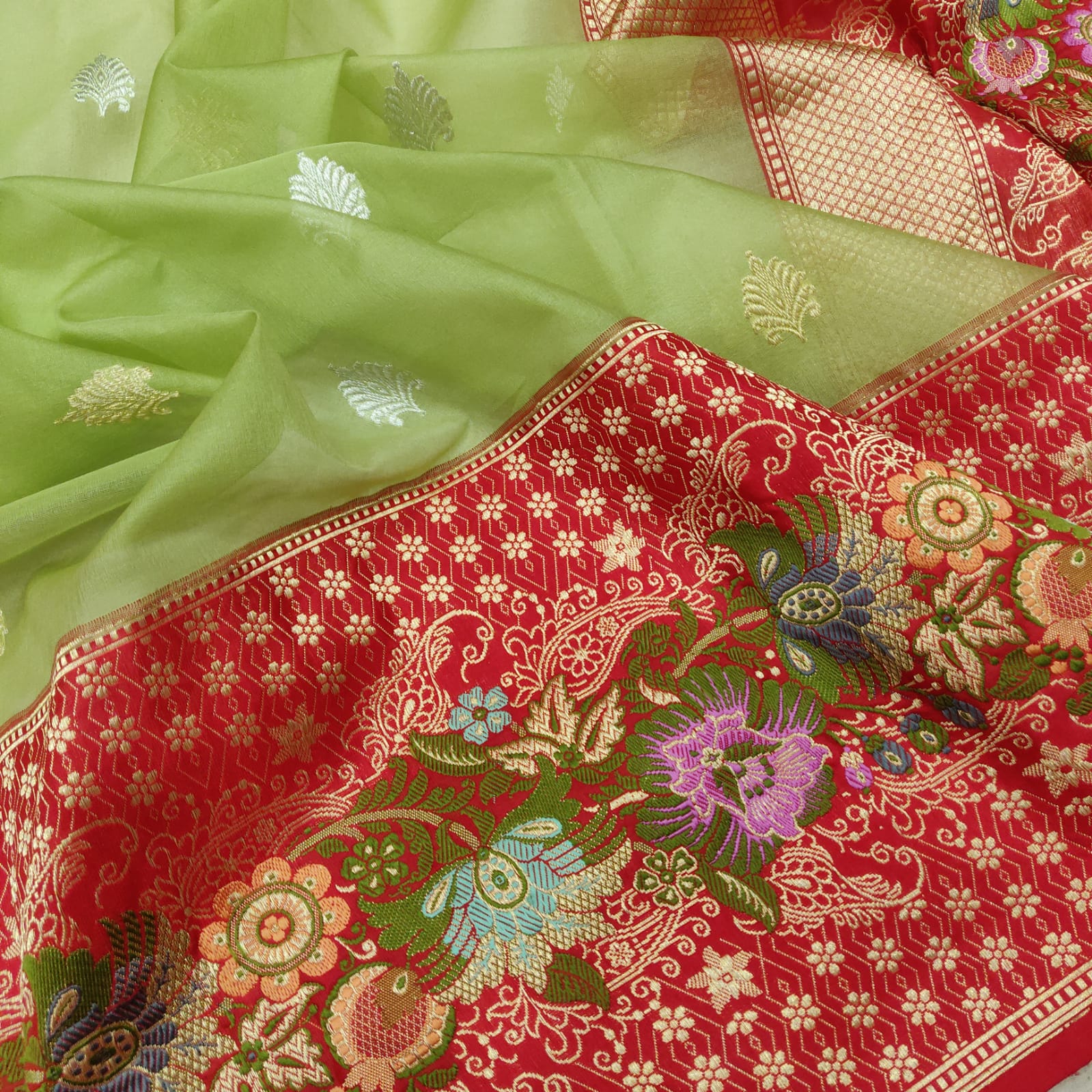 Nilima handwoven kadwa kora saree - Saffronfashionindia