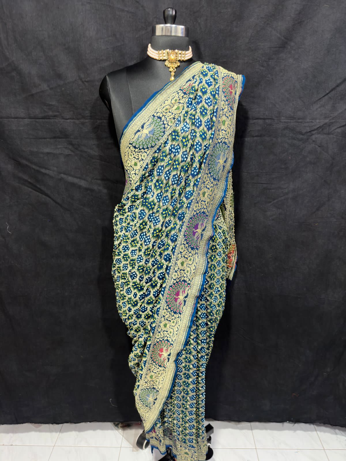 Nainika Banarsi saree - Saffronfashionindia