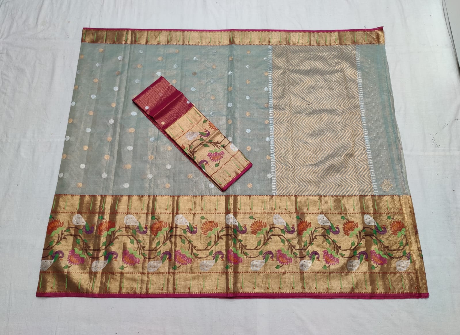Yamini tissue zari saree - Saffronfashionindia